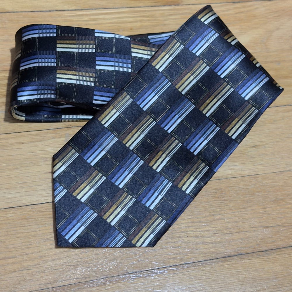 Sophisticated Kilburne and Finch Black & Gold Geometric Hand Made Silk Tie